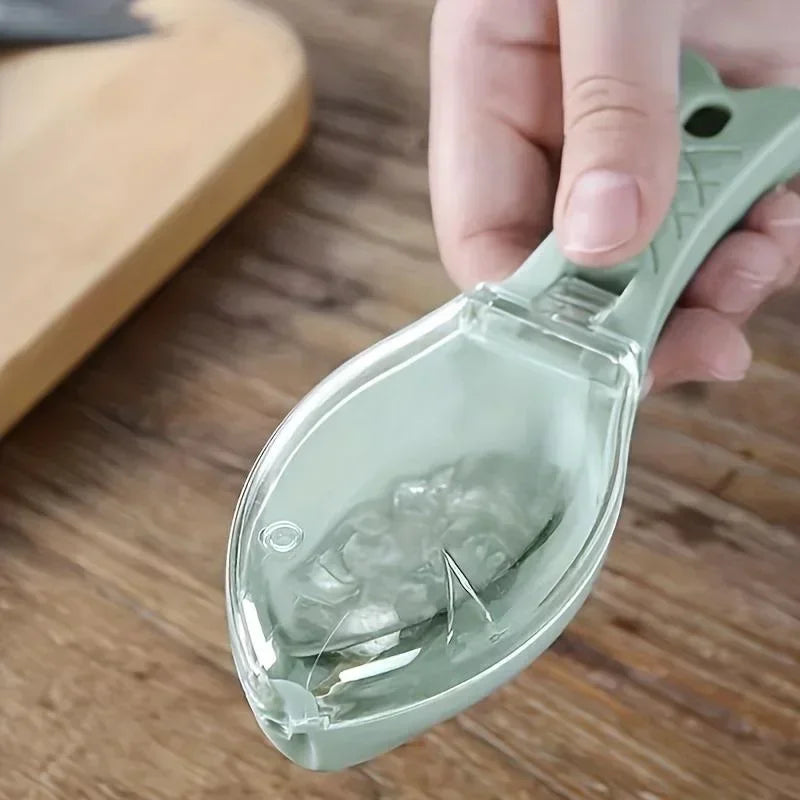 Raspador de Escamas de Peixe com Tampa – Plástico Resistente | Utensílio de Cozinha Prático